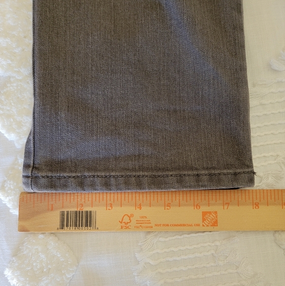 Gloria Vanderbilt Amanda Straight-Leg Gray Jeans - Picture 5 of 6